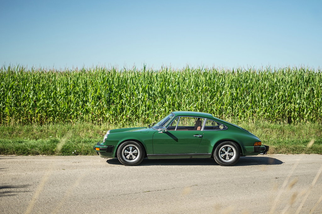 Porsche 911 Carrera 2.7