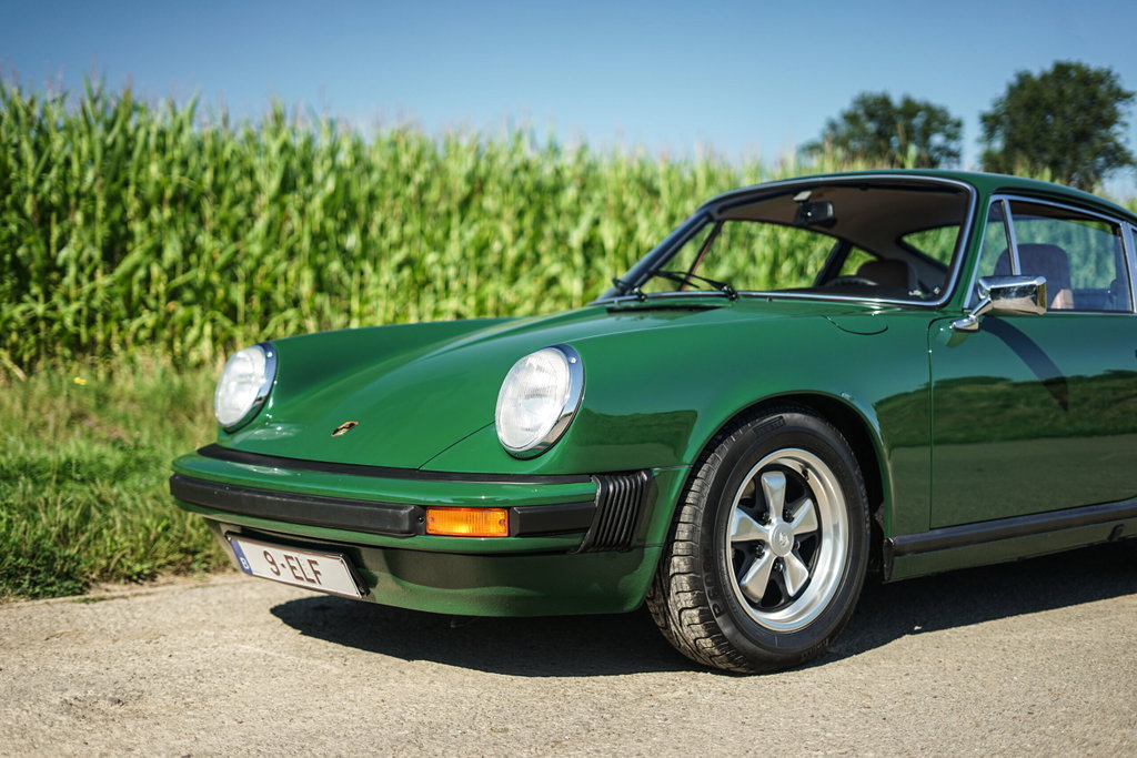 Porsche 911 Carrera 2.7