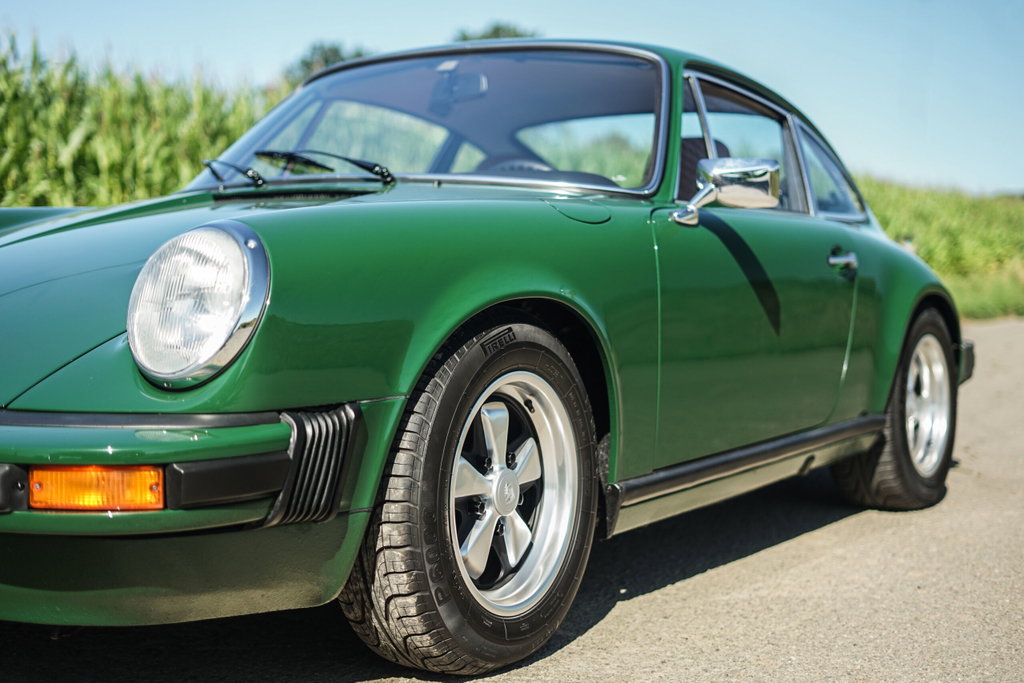 Porsche 911 Carrera 2.7