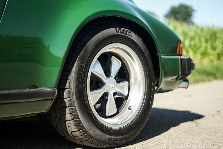 Porsche 911 Carrera 2.7