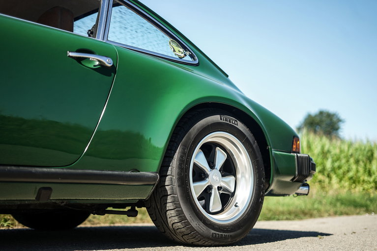 Porsche 911 Carrera 2.7