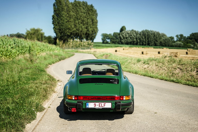 Porsche 911 Carrera 2.7