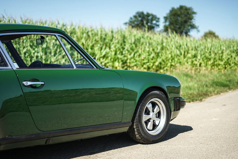 Porsche 911 Carrera 2.7