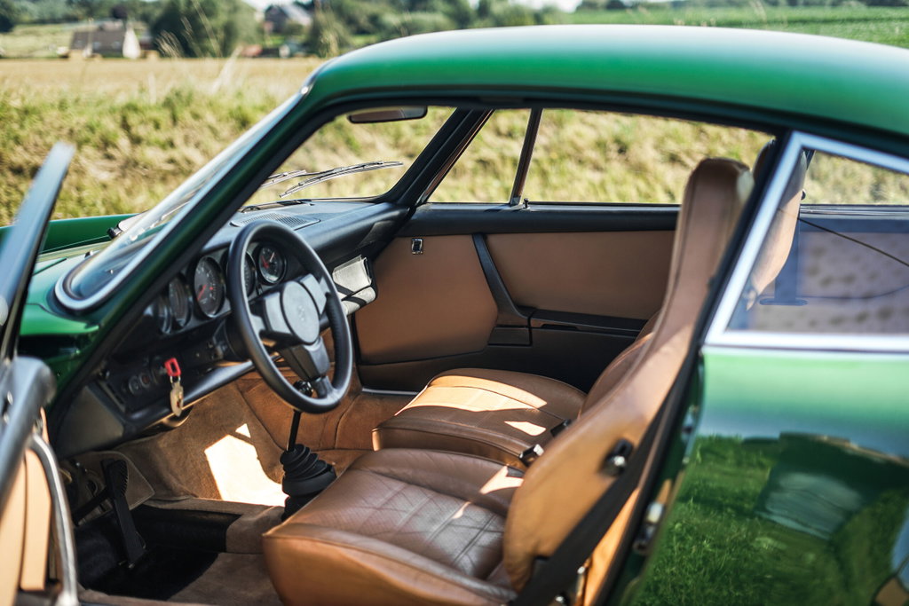 Porsche 911 Carrera 2.7