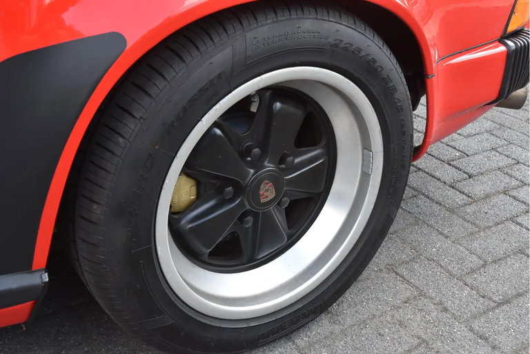 Porsche 911 Carrera 3.2