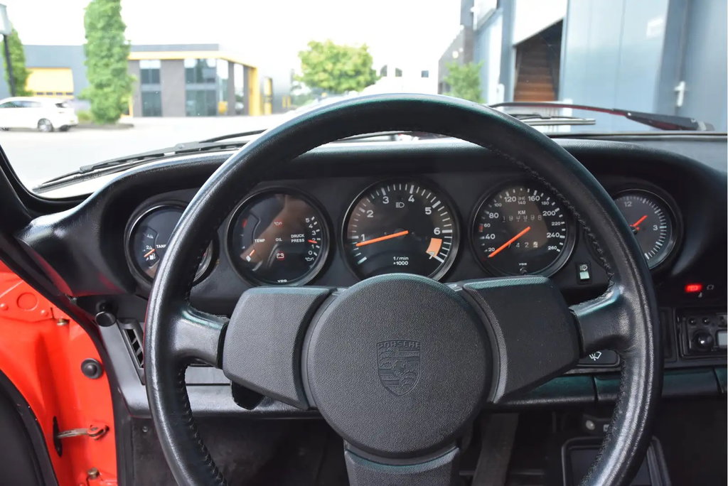 Porsche 911 Carrera 3.2