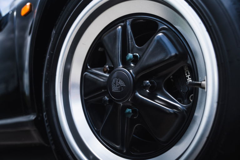 Porsche 911 Carrera 3.2 Speedster