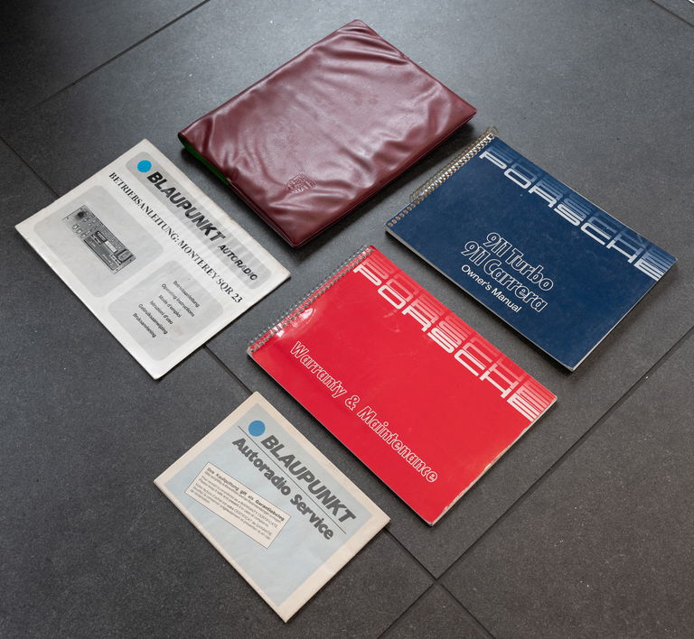 Porsche 911 Carrera 3.2 (US)