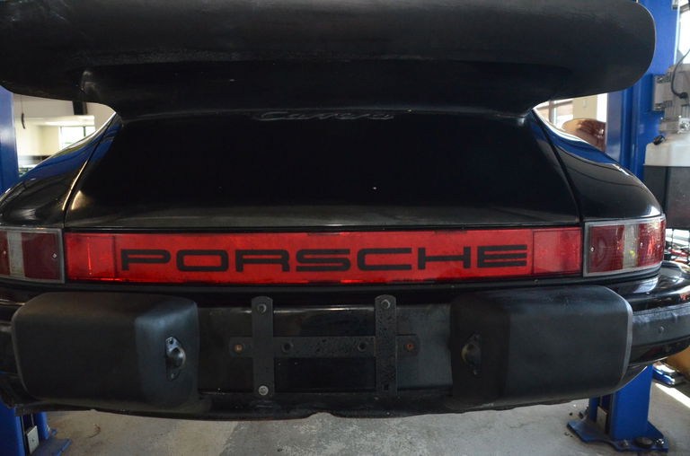 Porsche 911 Carrera 3.2 (US)