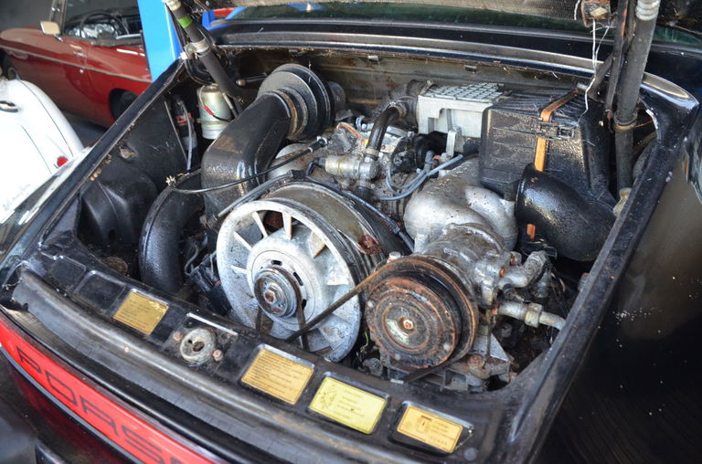 Porsche 911 Carrera 3.2 (US)