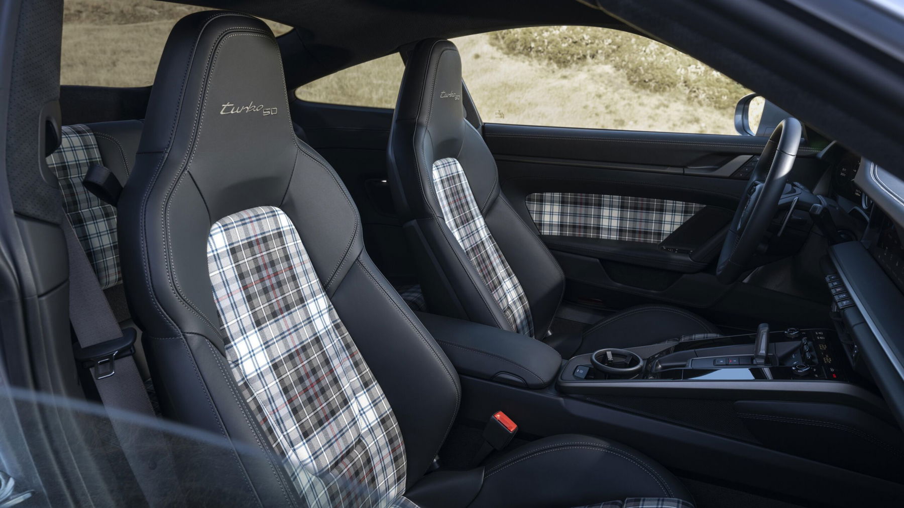 Porsche 992 Turbo 50 Jahre / Porsche 911 Turbo 50 Jahre Innenraum