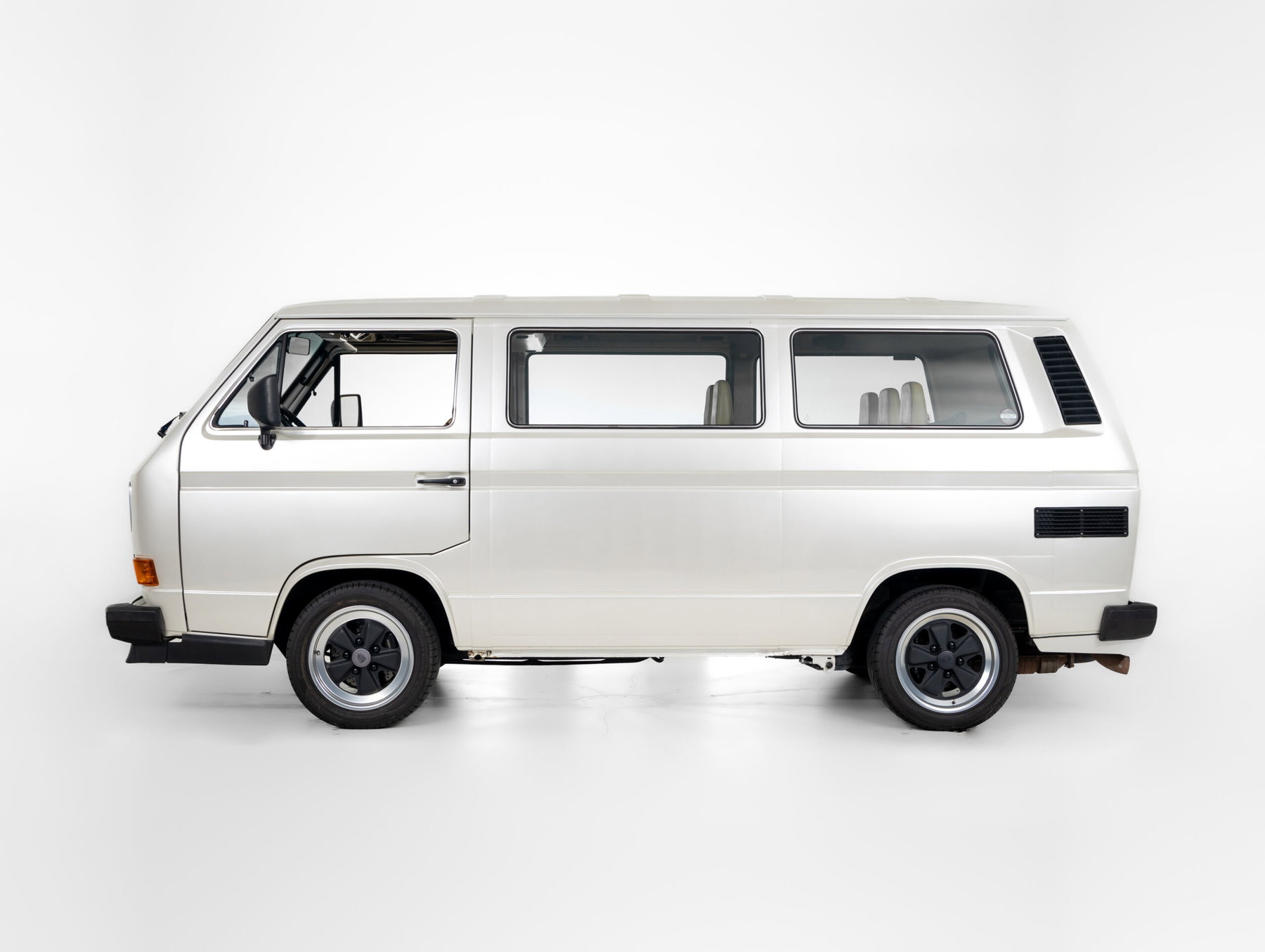 ポルシェ B32 VW T3 ヴァナゴン OTTO mobile 1/18 One out of seven