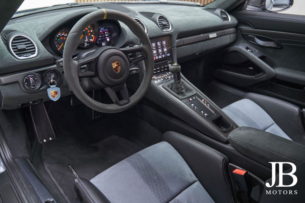 Porsche 718 Cayman GT4 RS