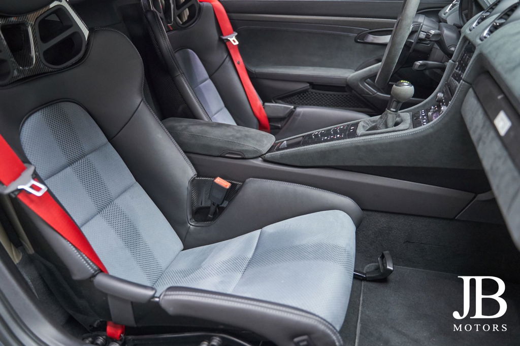 Porsche 718 Cayman GT4 RS