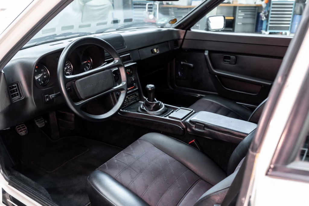 Porsche 924 S