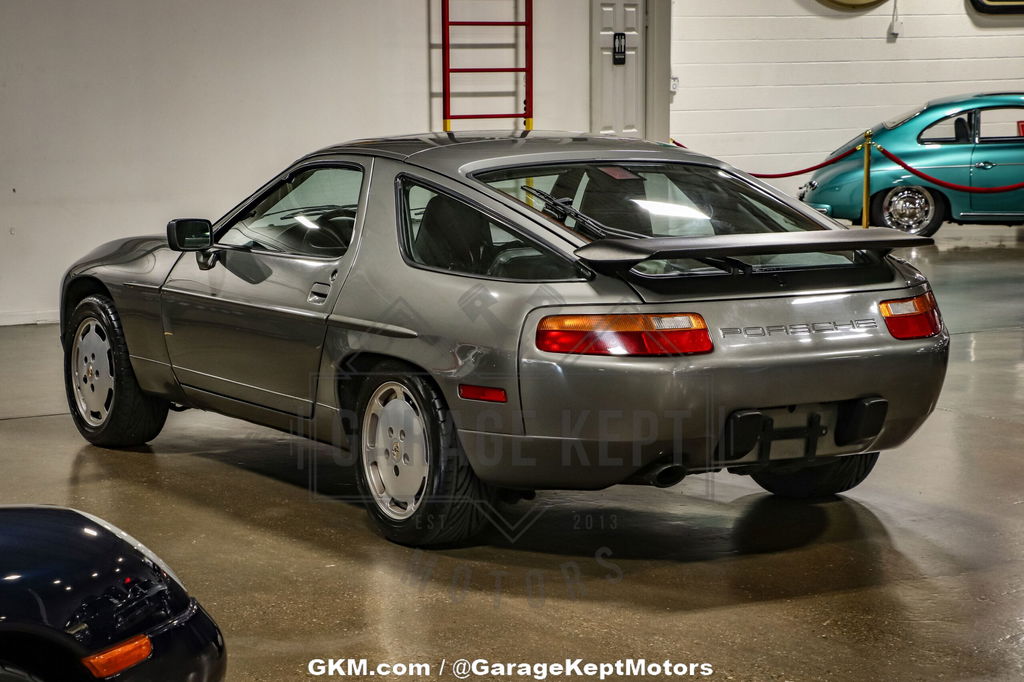 Porsche 928 S4