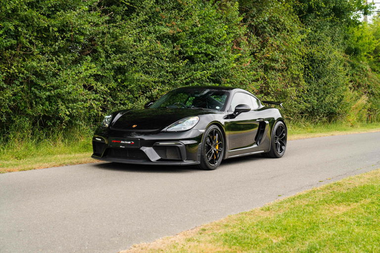 Porsche 718 Cayman GT4