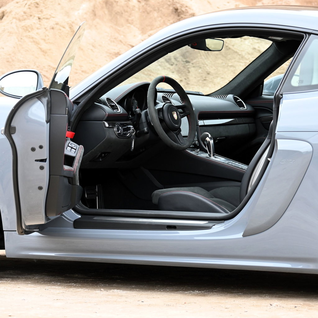 Porsche 718 Cayman GT4