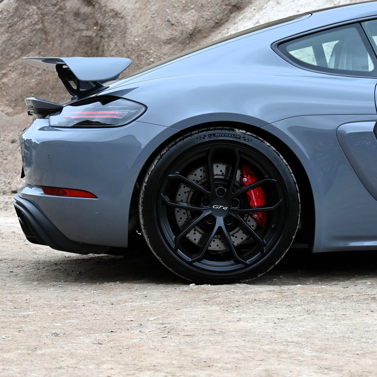 Porsche 718 Cayman GT4