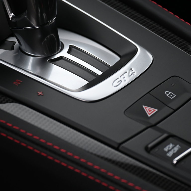 Porsche 718 Cayman GT4