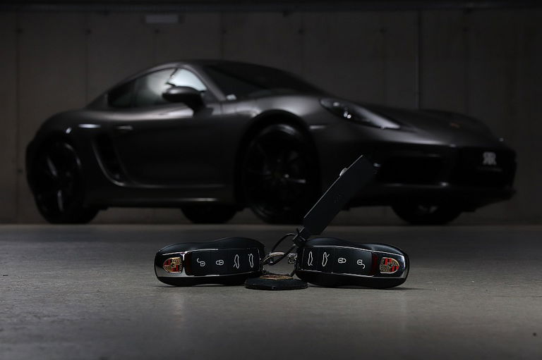 Porsche 718 Cayman
