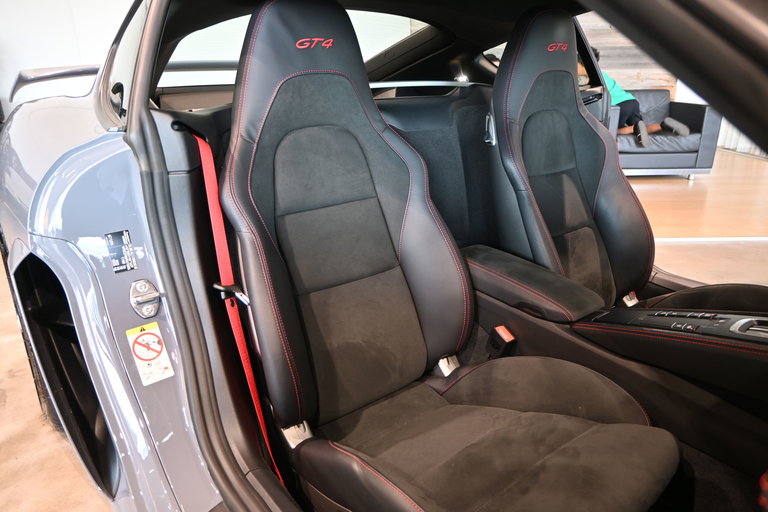 Porsche 718 Cayman GT4