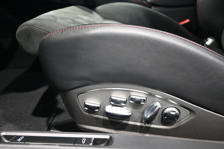 Porsche 718 Cayman GT4