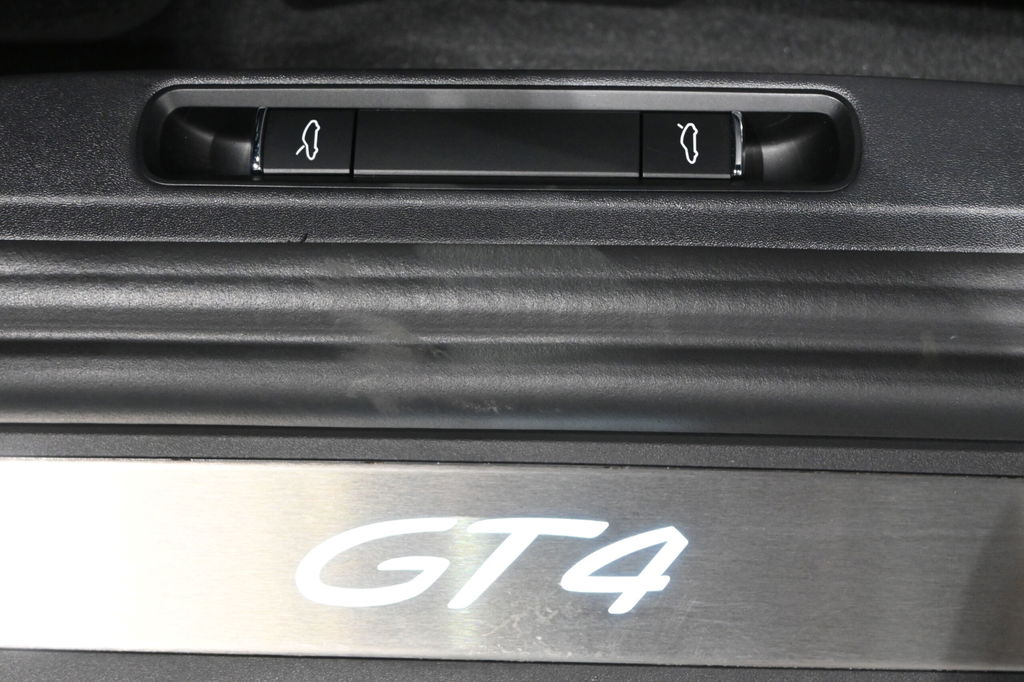 Porsche 718 Cayman GT4