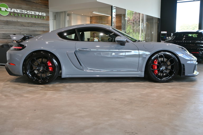 Porsche 718 Cayman GT4