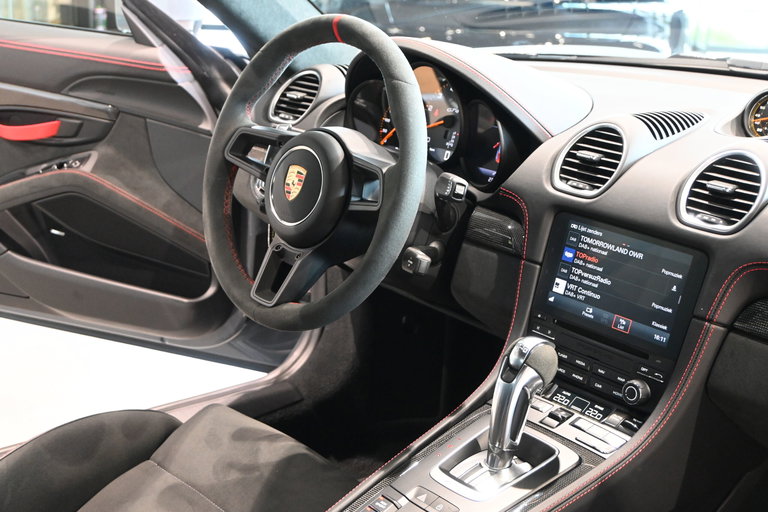 Porsche 718 Cayman GT4