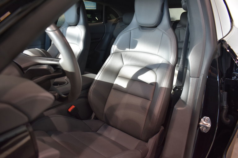 Porsche Taycan 4 Cross Turismo