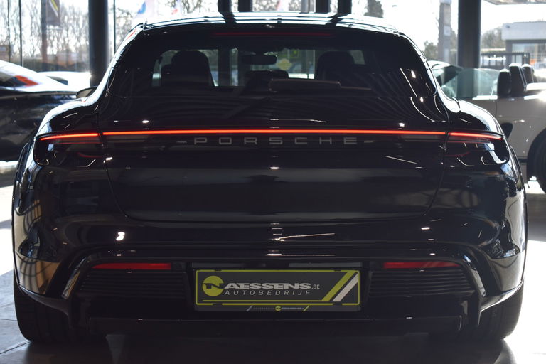 Porsche Taycan 4 Cross Turismo