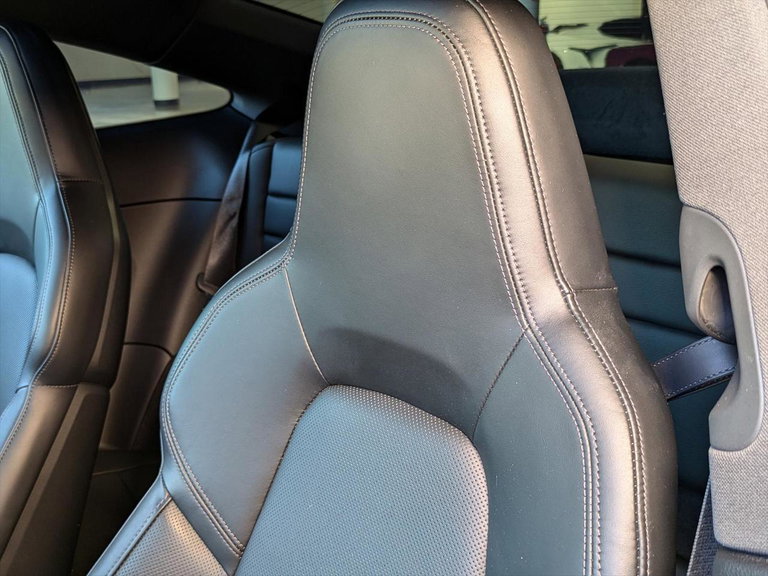 Porsche 992 Carrera