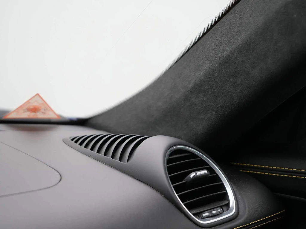 Porsche 718 Cayman GT4