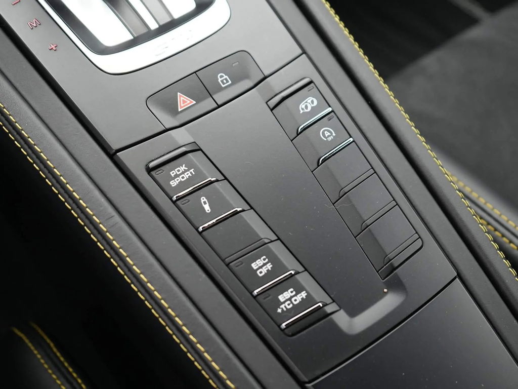 Porsche 718 Cayman GT4