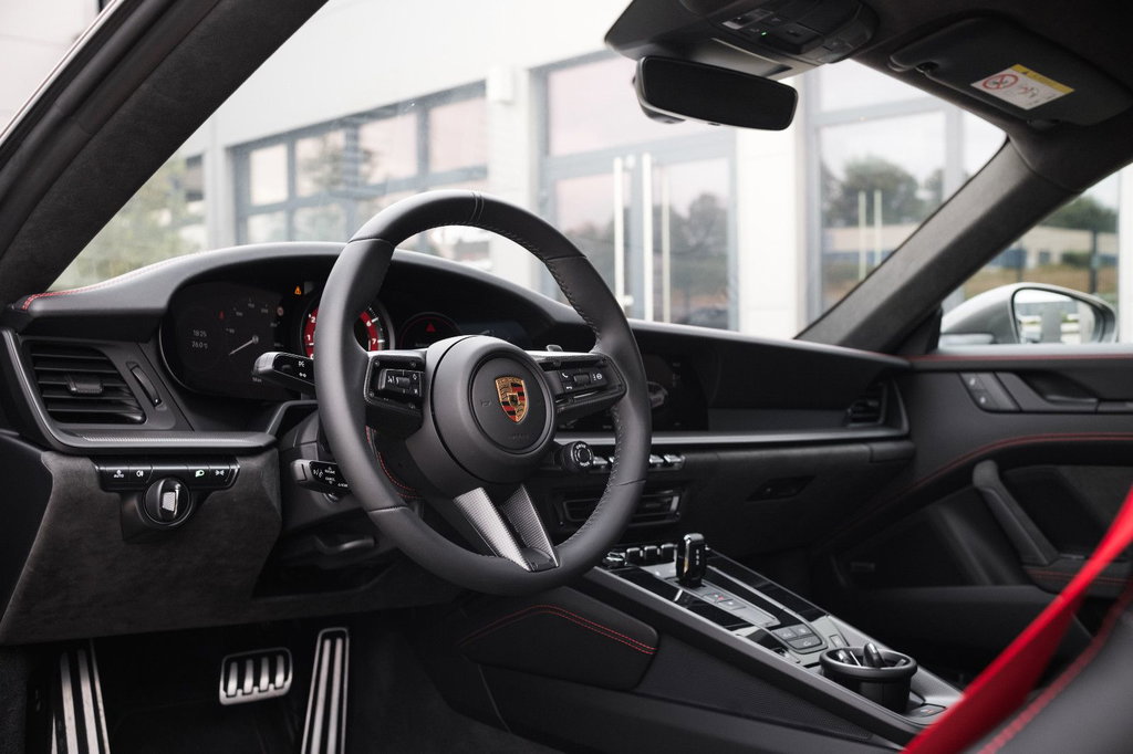 Porsche 992 Carrera GTS