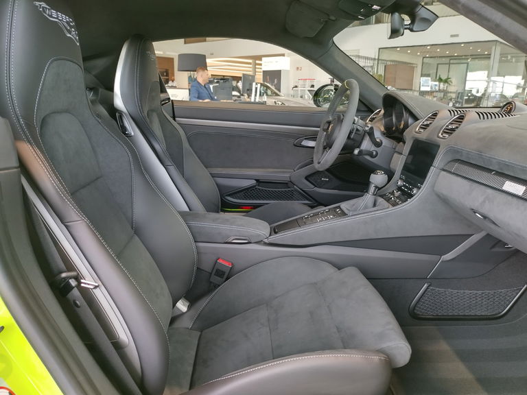 Porsche 718 Cayman GT4 RS