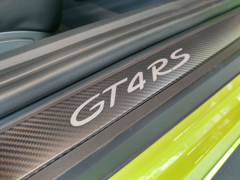 Porsche 718 Cayman GT4 RS