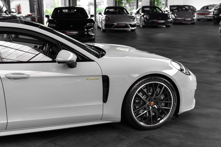 Porsche Panamera 4 E-Hybrid