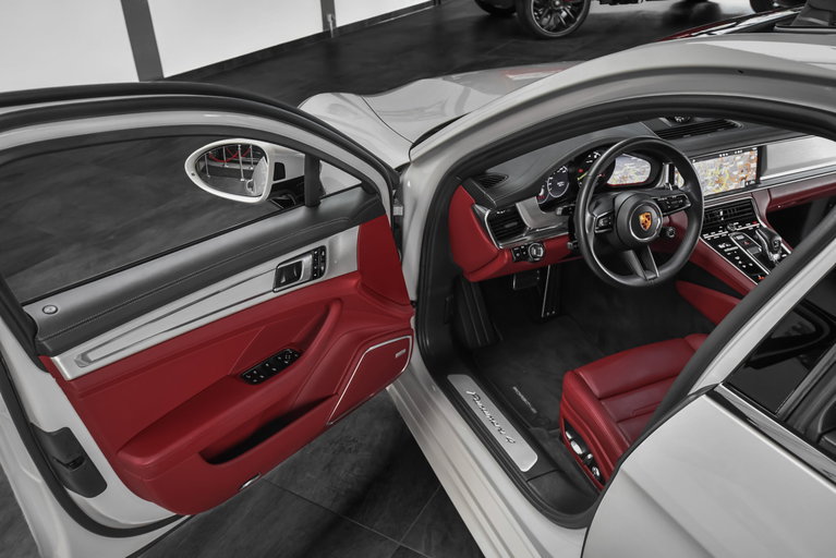 Porsche Panamera 4 E-Hybrid