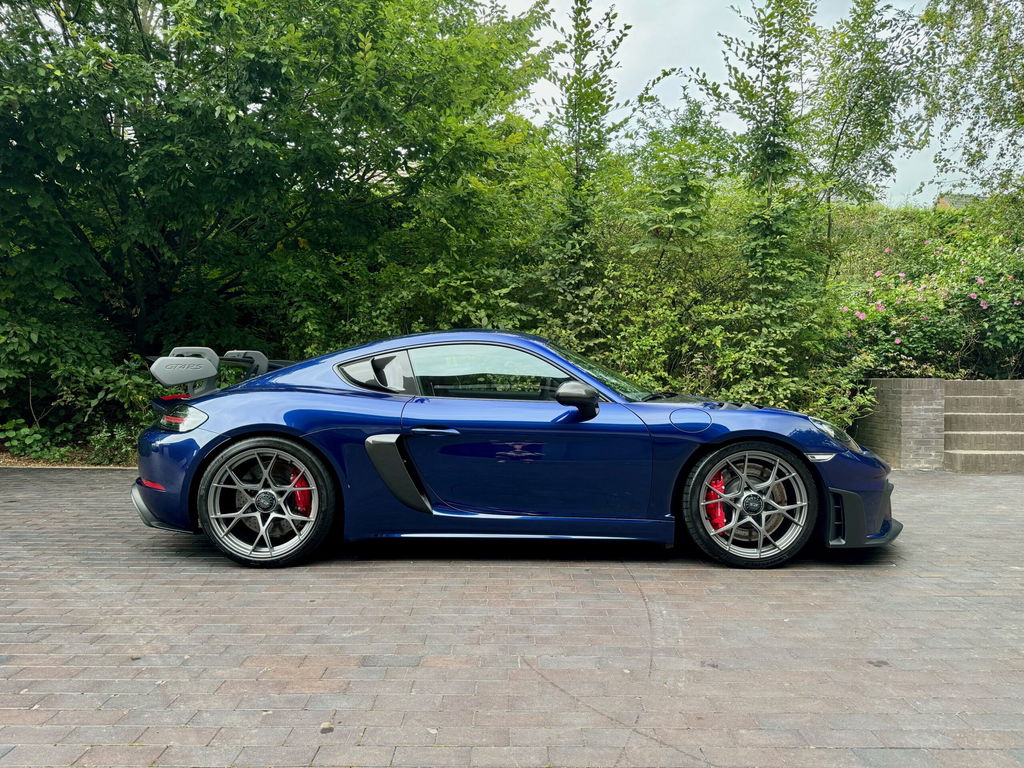 Porsche 718 Cayman GT4 RS