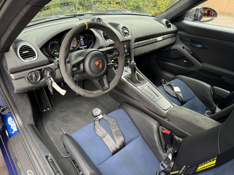 Porsche 718 Cayman GT4 RS