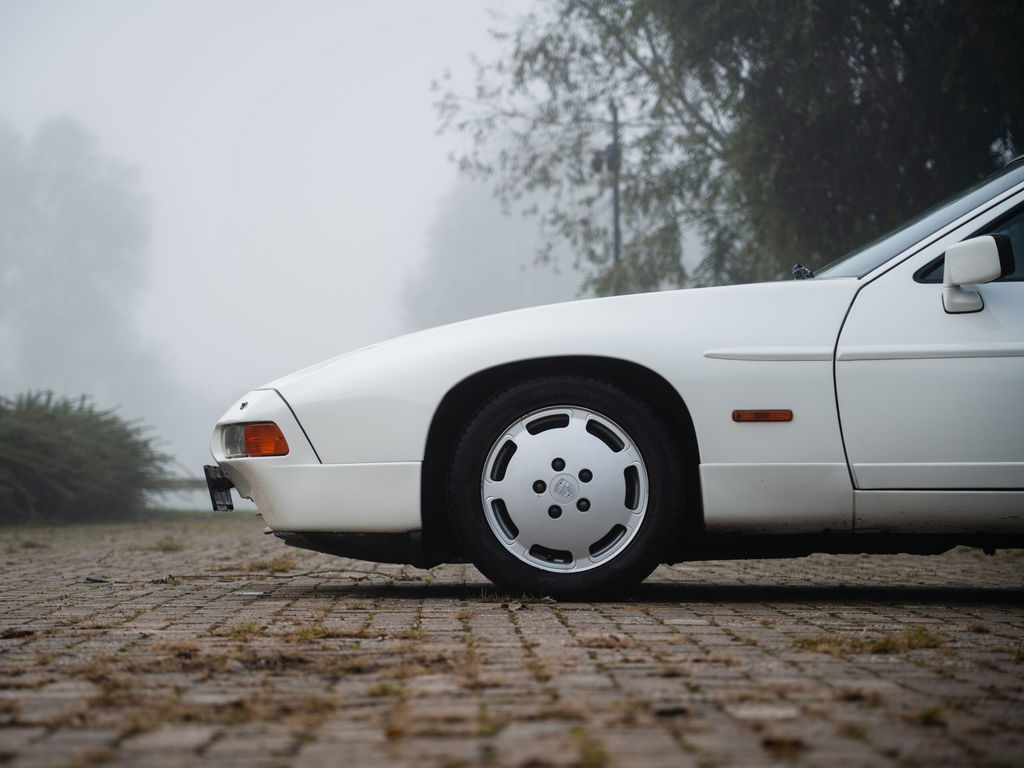Porsche 928 S4