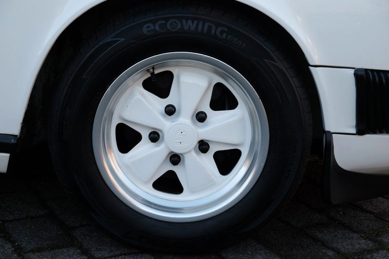 Porsche 911 Carrera 3.2 (US)