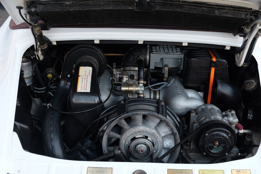 Porsche 911 Carrera 3.2 (US)