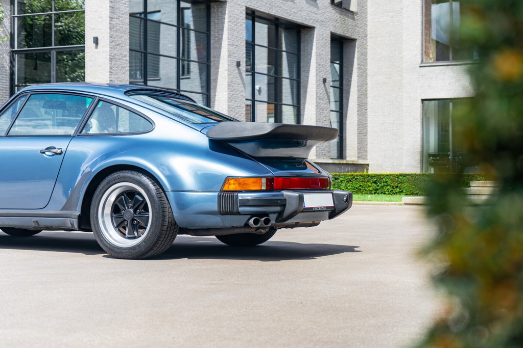 Porsche 911 Turbo 3.3 (US)