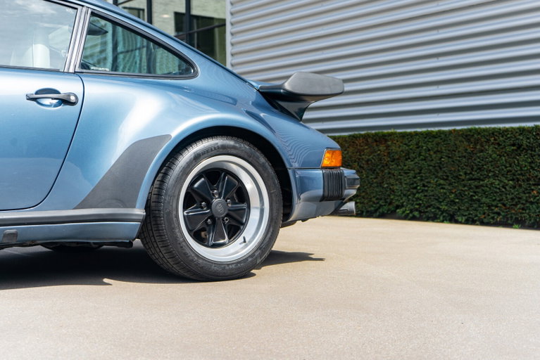 Porsche 911 Turbo 3.3 (US)