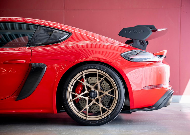 Porsche 718 Cayman GT4 RS