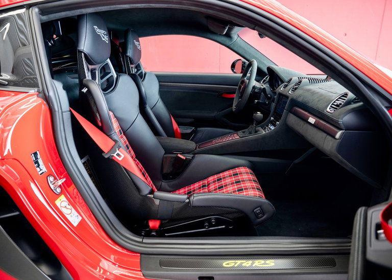 Porsche 718 Cayman GT4 RS