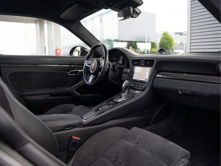 Porsche 991.2 Carrera GTS